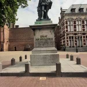 Standbeeld Jan van Nassau op het Domplein